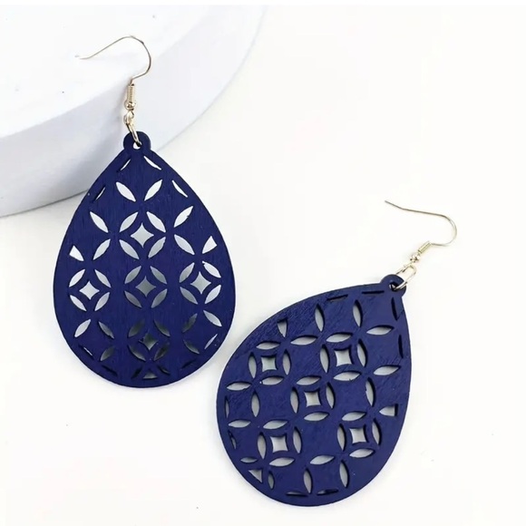 ⭐️ 5 for $25 Natural Wood Navy Blue Painted Lightweight Carved Earrings - Picture 2 of 4